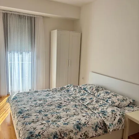 Cozy Near Center Apartment *