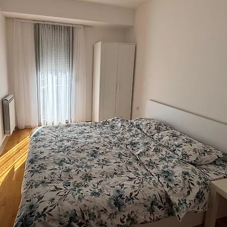 Cozy Near Center Apartment *